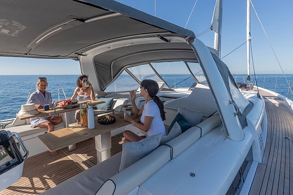 BENETEAU Oceanis Yacht 3 of 5