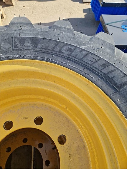 Michelin 400/70R20 XMVLB 2.0 4 of 4