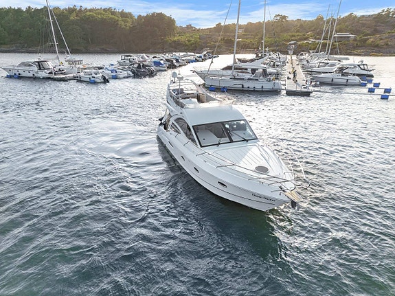 Galeon 440 Fly 2 of 12