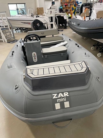 ZAR mini LUX 12 med Suzuki DF-30 2 of 5