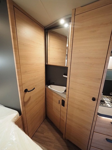 Knaus L!ve Wave 650 MF Platinum Selection Mässerbjudande I AUT I ALDE I Taksäng 11 of 18