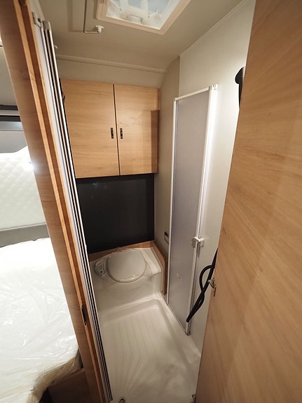 Knaus L!ve Wave 650 MF Platinum Selection Mässerbjudande I AUT I ALDE I Taksäng 10 of 18