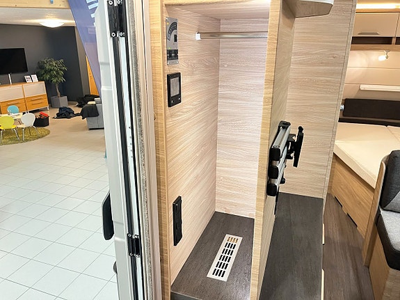 Knaus SÜDWIND 500 PF (ALDE+Frontkök+Solcell+Markis m. sidor) 21 of 23