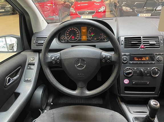 Mercedes-Benz A150 4 of 5