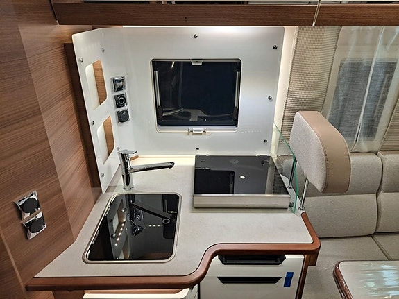 Rapido Compact C86  Queenbed Automat (NY) 16 of 30