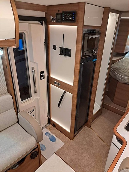 Rapido Compact C86  Queenbed Automat (NY) 17 of 30