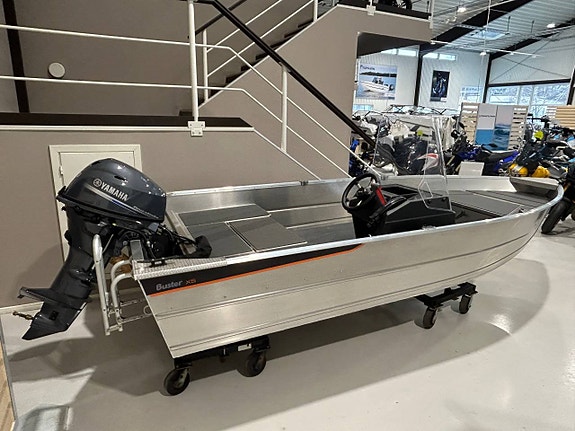 Buster XSR 2025 med Yamaha F20