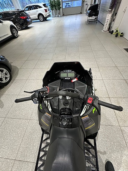 Arctic Cat XF 8000 HC ES 5 of 6