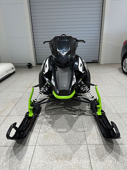Arctic Cat XF 8000 HC ES 2 of 6