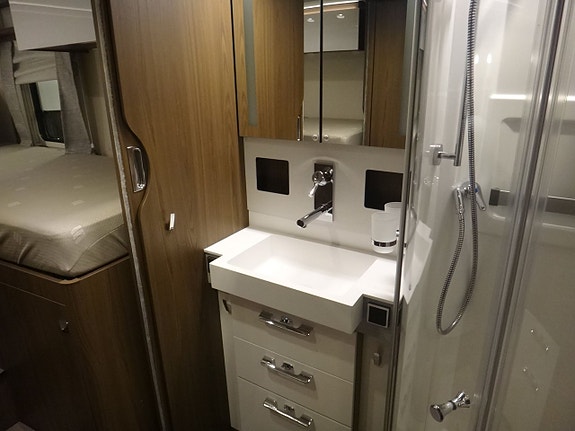 Hymer I 880 " Enkelsängar " Automat " MB chassi " 5 of 30