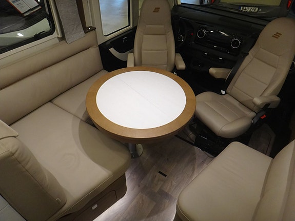 Hymer I 880 " Enkelsängar " Automat " MB chassi " 21 of 30