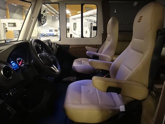 Hymer I 880 " Enkelsängar " Automat " MB chassi " 27 of 30