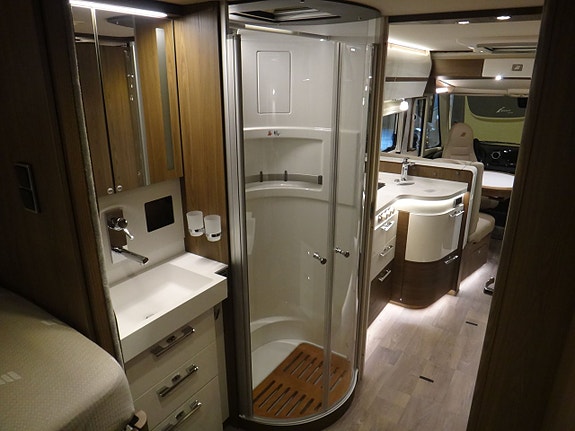 Hymer I 880 " Enkelsängar " Automat " MB chassi " 14 of 30