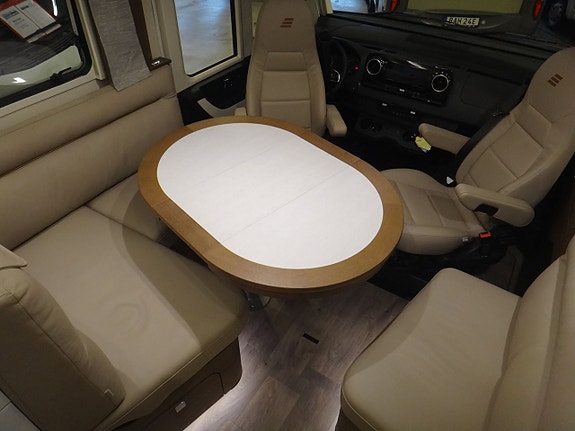 Hymer I 880 " Enkelsängar " Automat " MB chassi " 22 of 30