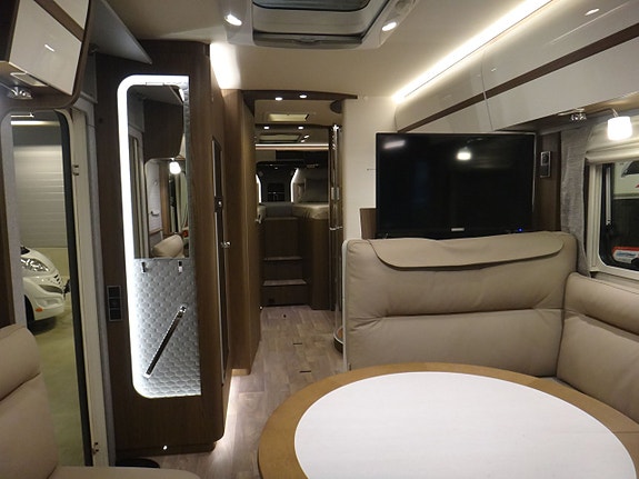 Hymer I 880 " Enkelsängar " Automat " MB chassi " 19 of 30