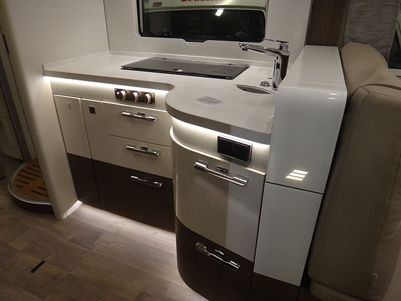 Hymer I 880 " Enkelsängar " Automat " MB chassi " 4 of 30