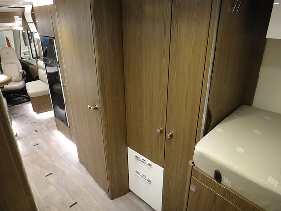Hymer I 880 " Enkelsängar " Automat " MB chassi " 13 of 30