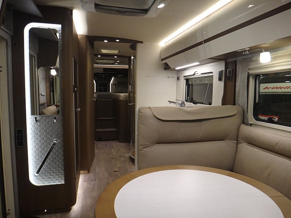 Hymer I 880 " Enkelsängar " Automat " MB chassi " 3 of 30