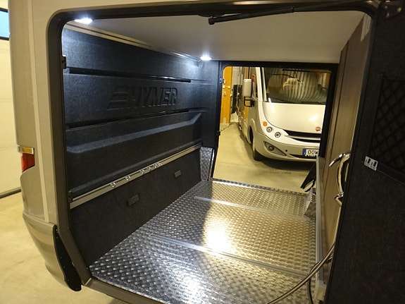 Hymer I 880 " Enkelsängar " Automat " MB chassi " 29 of 30