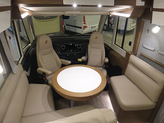 Hymer I 880 " Enkelsängar " Automat " MB chassi " 2 of 30