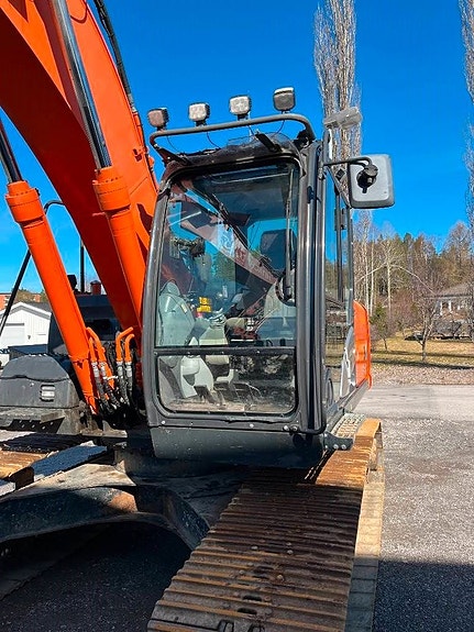 Hitachi ZX 210 LC-5 B 4 of 5