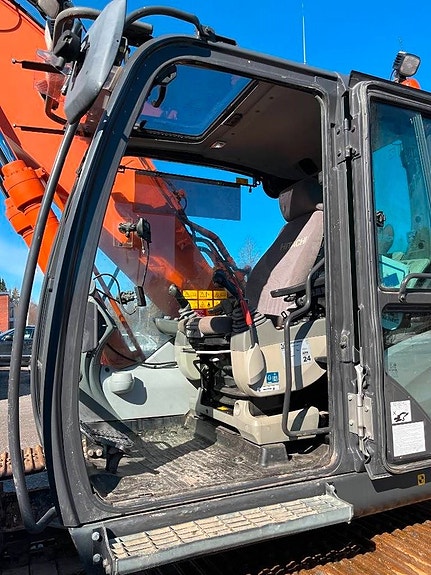 Hitachi ZX 210 LC-5 B 3 of 5