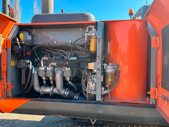 Hitachi ZX 210 LC-5 B 16 of 17