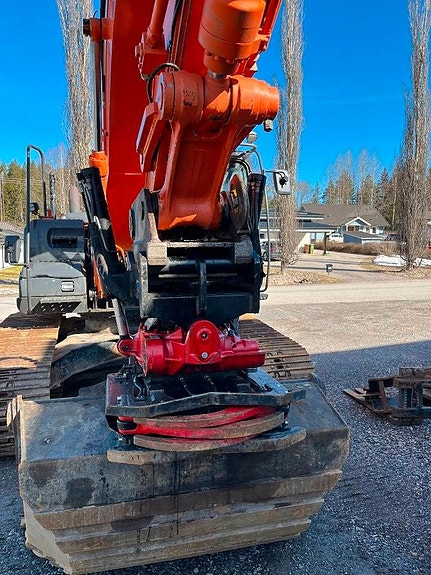 Hitachi ZX 210 LC-5 B 7 of 17