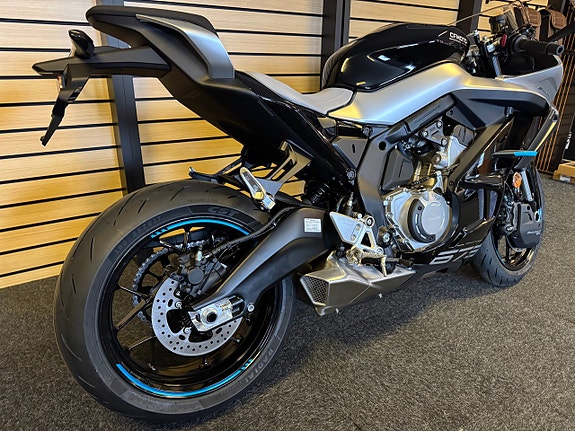 CFMOTO 675SR-R RACING 36-månader RÄNTEFRITT Nebula black-26 11 of 13