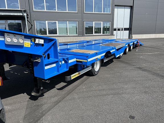Faymonville 4-axlad maskintrailer hydraulbreddning hjulficka 4 of 5