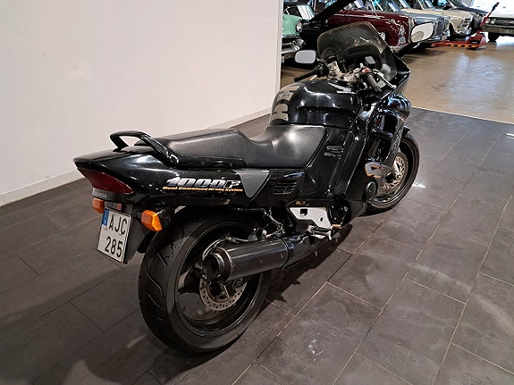 Honda Powersports CBR1000F / Endast 4688 mil! 3 of 7