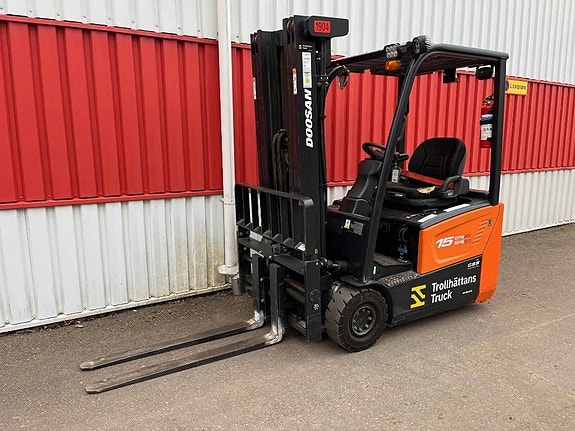 Doosan B 15 T-7 2 of 4
