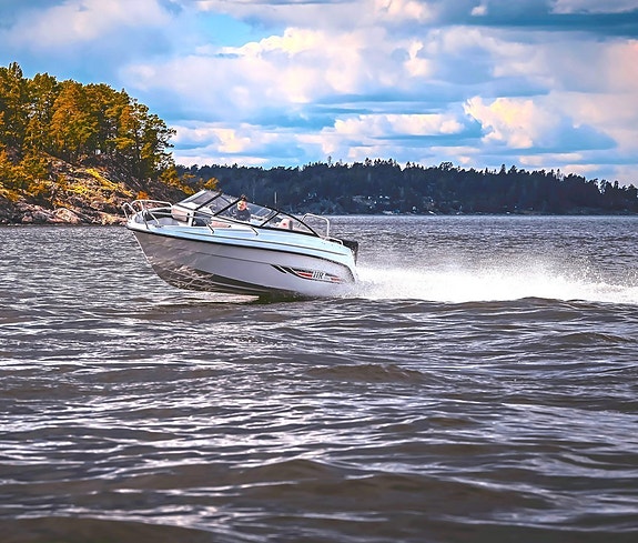 Hr 555BR  med Suzuki DF140btgl 2025 "Lagerrensning"