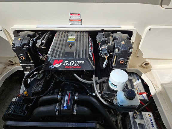 Sea Ray 215 express cruiser-00 5,0l EFI-00STOCKHOLMS BÅTDEPÅ 9 of 9