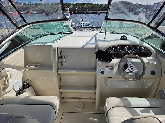 Sea Ray 215 express cruiser-00 5,0l EFI-00STOCKHOLMS BÅTDEPÅ 3 of 9