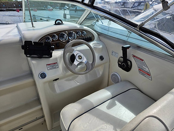 Sea Ray 215 express cruiser-00 5,0l EFI-00STOCKHOLMS BÅTDEPÅ 4 of 9