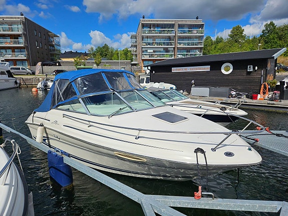 Sea Ray 215 express cruiser-00 5,0l EFI-00STOCKHOLMS BÅTDEPÅ