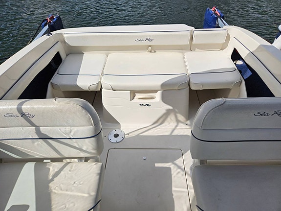 Sea Ray 215 express cruiser-00 5,0l EFI-00STOCKHOLMS BÅTDEPÅ 5 of 9