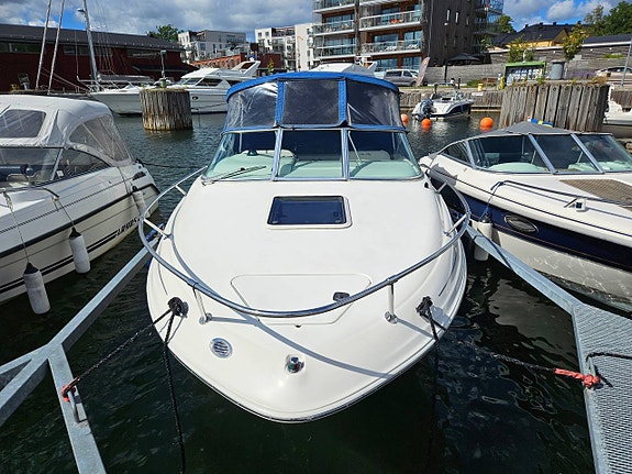 Sea Ray 215 express cruiser-00 5,0l EFI-00STOCKHOLMS BÅTDEPÅ 2 of 9