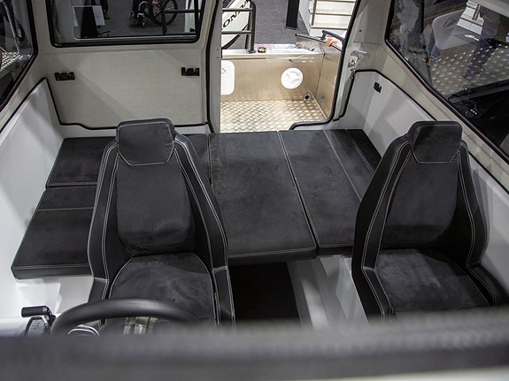 SILVER SEAHAWK CABIN MED HONDA 250 XDU - 2026 6 of 12