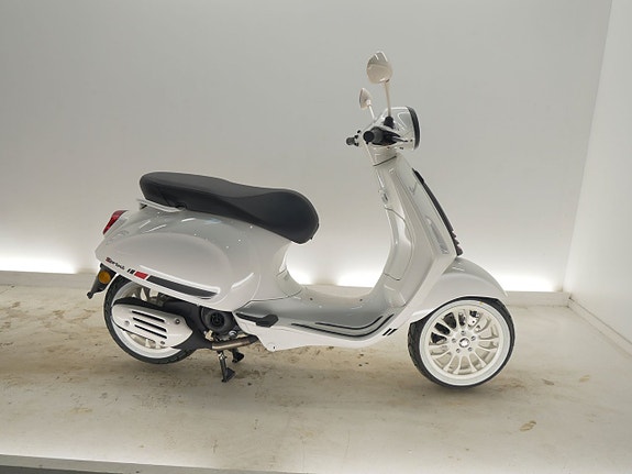Vespa 50 White "Probike Edition"