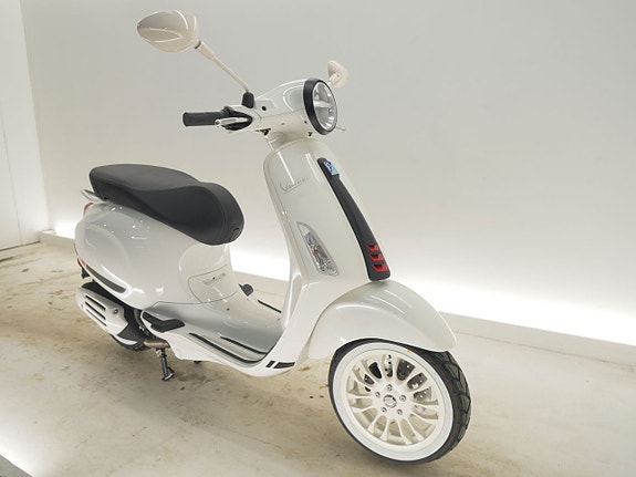 Vespa 50 White "Probike Edition" 2 of 3