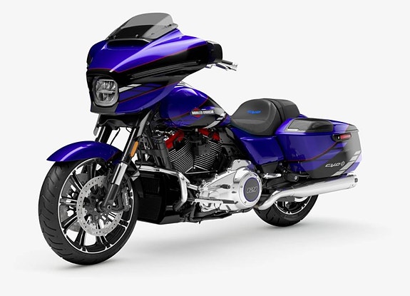 Harley-Davidson FLHXSE CVO Street Glide 4 of 9