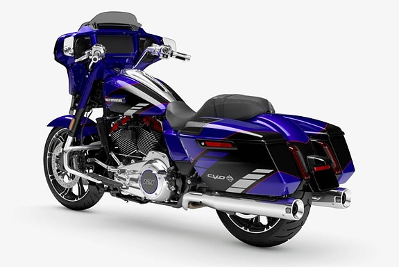 Harley-Davidson FLHXSE CVO Street Glide 6 of 9