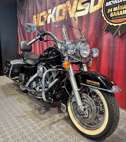 Harley-Davidson FLHRC ROAD KING CLASSIC 2 of 5