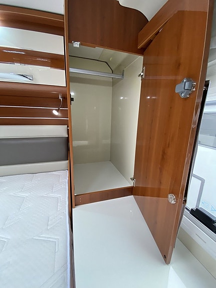 Mobilvetta K-YACHT 89 TEKNO LINE Queensbed 18 of 21