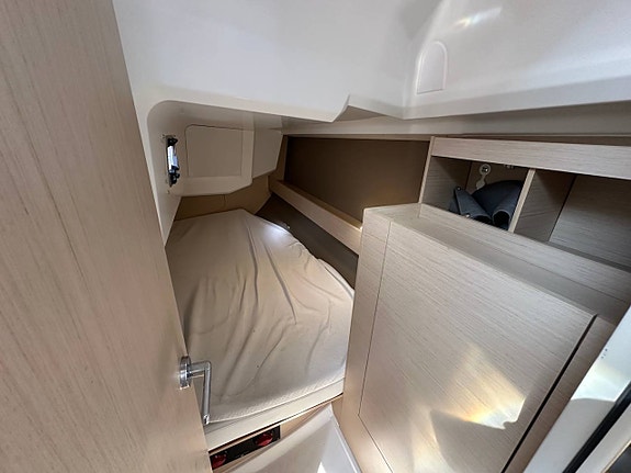 Beneteau Oceanis 30.1 | 2020 11 of 12