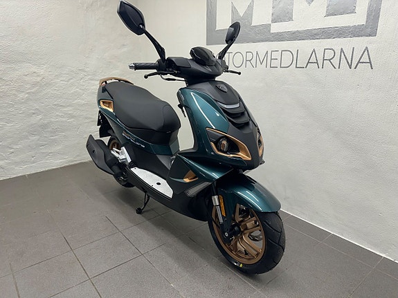 Peugeot Speedfight - Midnight Green  Kampanj REA