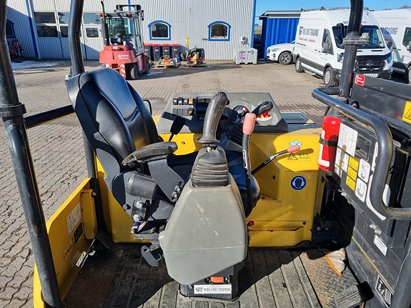 Yanmar C30R-3TV / 2,5 tons dumper med vridbart flak 10 of 11