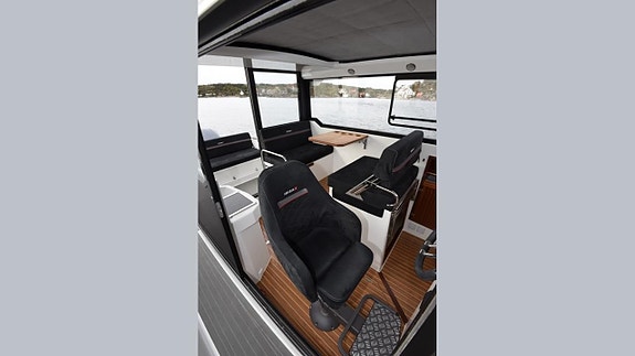 Ibiza 811 Explorer -21 Yamaha F300BETX -21 14 of 30